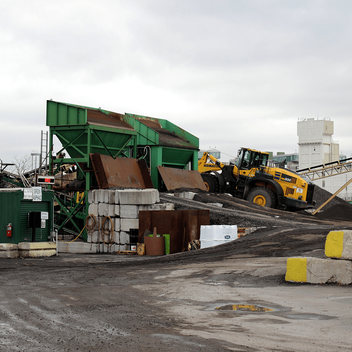 Green Asphalt rigs in action